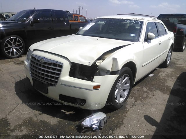 2C3JA53G55H642275 - 2005 CHRYSLER 300 TOURING WHITE photo 6