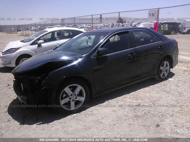 4T1BF1FK7CU072845 - 2012 TOYOTA CAMRY SE/LE/XLE BLACK photo 2