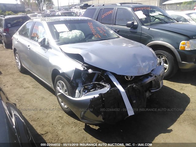 4T1BF1FK4HU657440 - 2017 TOYOTA CAMRY LE/XLE/SE/XSE 银色 照片 1
