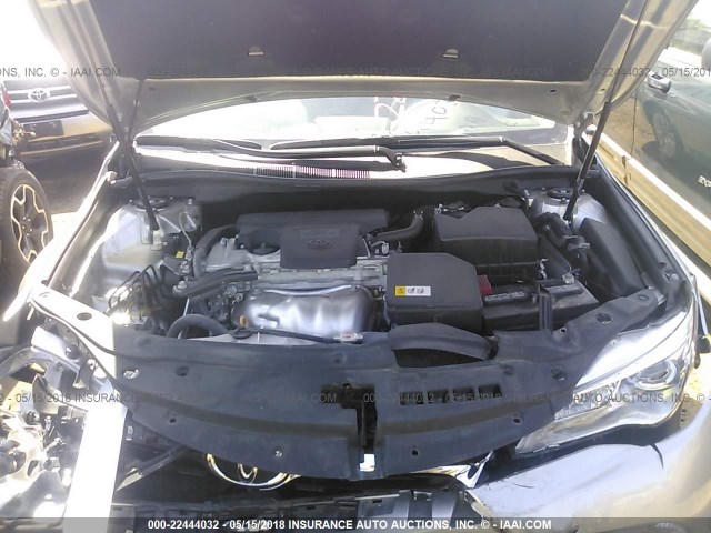 4T1BF1FK4HU657440 - 2017 TOYOTA CAMRY LE/XLE/SE/XSE 银色 照片 10