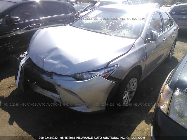 4T1BF1FK4HU657440 - 2017 TOYOTA CAMRY LE/XLE/SE/XSE 银色 照片 2