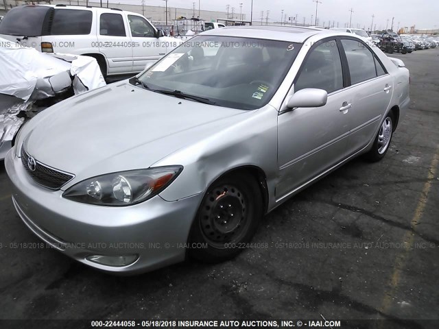 JTDBE32K420084885 - 2002 TOYOTA CAMRY LE/XLE/SE GRAY photo 2