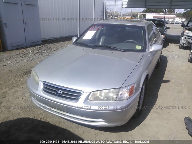 JT2BF28K2Y0259487 - 2000 TOYOTA CAMRY LE/XLE SILVER photo 2