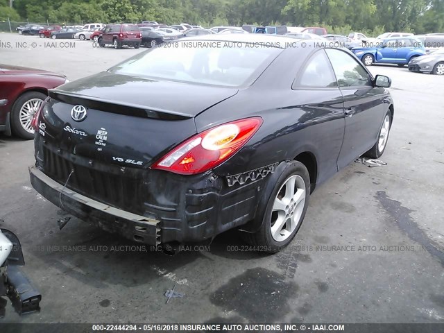4T1CA30P05U056508 - 2005 TOYOTA CAMRY SOLARA SE/SLE შავი ფოტო 4