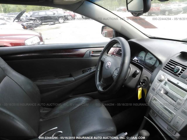 4T1CA30P05U056508 - 2005 TOYOTA CAMRY SOLARA SE/SLE BLACK photo 5