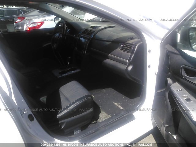 4T1BF1FK8CU538590 - 2012 TOYOTA CAMRY SE/LE/XLE WHITE photo 5