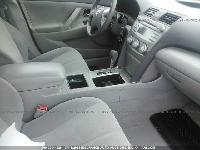 4T1BE46K19U820776 - 2009 TOYOTA CAMRY SE/LE/XLE Light Blue photo 5