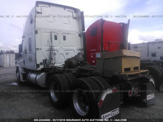 1FUJGLDR7CSBP7966 - 2012 FREIGHTLINER CASCADIA 125  WHITE photo 3