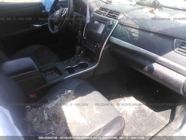 4T1BF1FK0GU197515 - 2016 TOYOTA CAMRY LE/XLE/SE/XSE თეთრი ფოტო 5