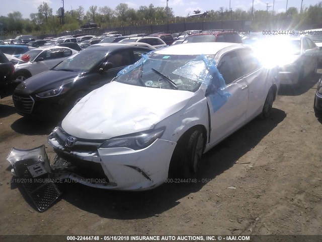 4T1BF1FK0GU197515 - 2016 TOYOTA CAMRY LE/XLE/SE/XSE WHITE photo 6