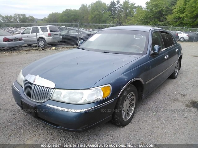 1LNHM82W52Y667993 - 2002 LINCOLN TOWN CAR SIGNATURE BLUE photo 6