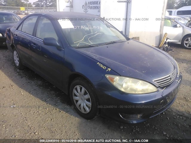 4T1BE30K35U028562 - 2005 TOYOTA CAMRY LE/XLE/SE BLUE photo 1