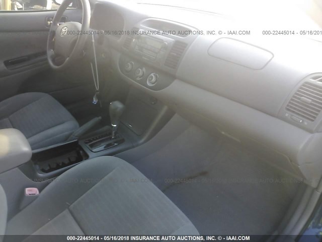 4T1BE30K35U028562 - 2005 TOYOTA CAMRY LE/XLE/SE BLUE photo 5
