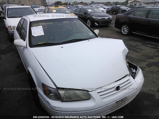 JT2BG22K8V0013092 - 1997 TOYOTA CAMRY LE/XLE WHITE photo 10