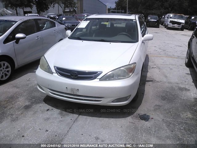 JTDBE32K740278992 - 2004 TOYOTA CAMRY LE/XLE WHITE photo 6