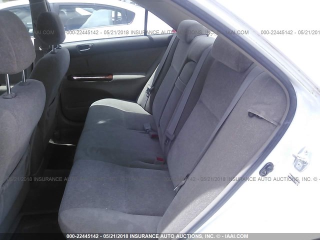 JTDBE32K740278992 - 2004 TOYOTA CAMRY LE/XLE WHITE photo 8