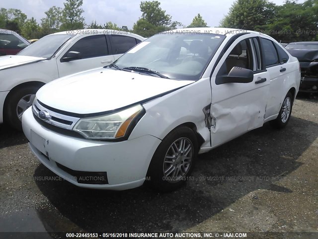 1FAHP35N48W165469 - 2008 FORD FOCUS SE/SEL/SES WHITE photo 2