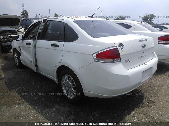 1FAHP35N48W165469 - 2008 FORD FOCUS SE/SEL/SES WHITE photo 3