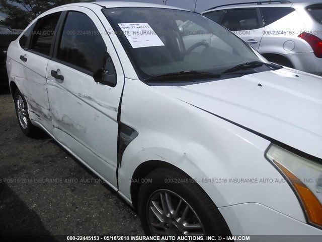 1FAHP35N48W165469 - 2008 FORD FOCUS SE/SEL/SES WHITE photo 6