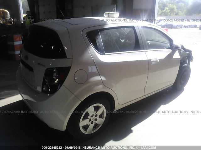 1G1JA6SH9E4186573 - 2014 CHEVROLET SONIC LS 白色 照片 4