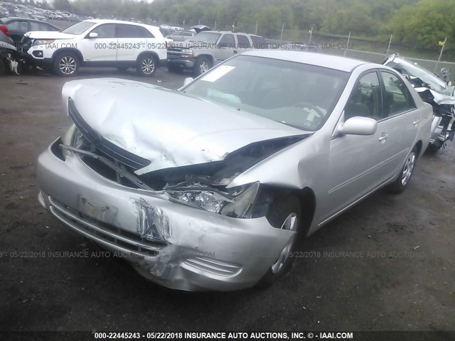 4T1BE32K02U101587 - 2002 TOYOTA CAMRY LE/XLE/SE ვერცხლისფერი ფოტო 2