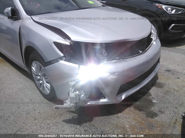 4T1BF1FK8EU860696 - 2014 TOYOTA CAMRY L/SE/LE/XLE 灰色 照片 6