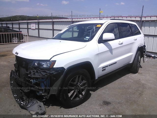 1C4RJEAG0GC329061 - 2016 JEEP GRAND CHEROKEE LAREDO WHITE photo 2