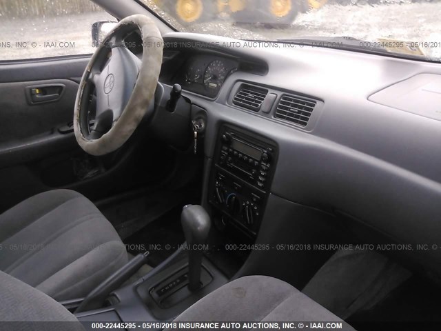 4T1BG22KX1U814175 - 2001 TOYOTA CAMRY CE/LE/XLE 蓝色 照片 5