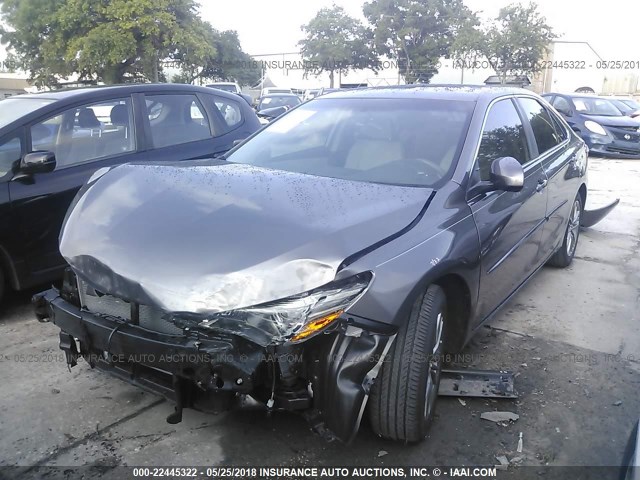 4T1BF1FK9HU777279 - 2017 TOYOTA CAMRY LE/XLE/SE/XSE GRAY photo 2