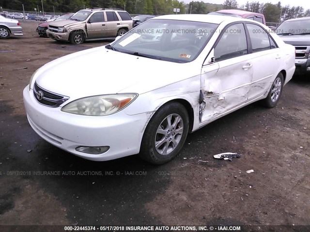 JTDBE32K940278301 - 2004 TOYOTA CAMRY LE/XLE WHITE photo 2