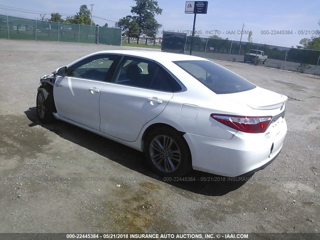 4T1BF1FK3FU031200 - 2015 TOYOTA CAMRY LE/XLE/SE/XSE WHITE photo 3