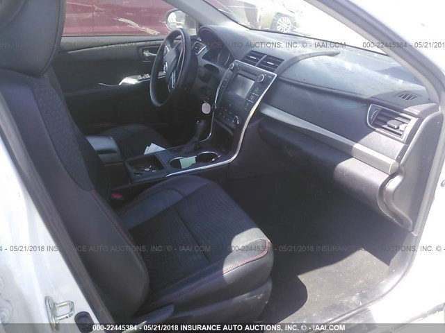 4T1BF1FK3FU031200 - 2015 TOYOTA CAMRY LE/XLE/SE/XSE WHITE photo 5