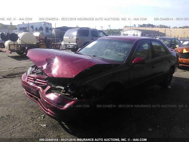 4T1BG22K7WU228072 - 1998 TOYOTA CAMRY CE/LE/XLE RED photo 2