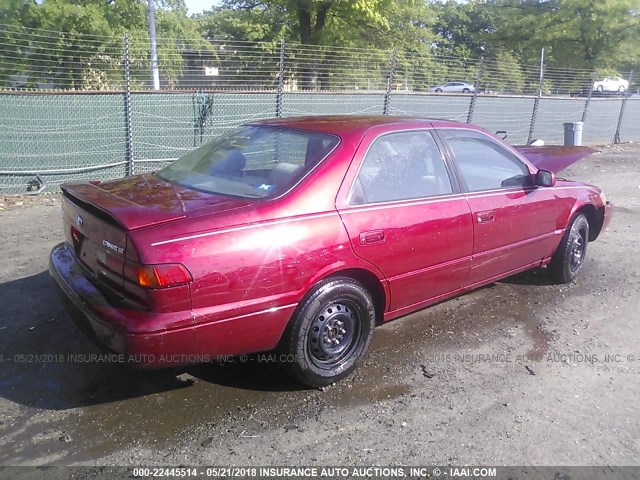 4T1BG22K7WU228072 - 1998 TOYOTA CAMRY CE/LE/XLE RED photo 4