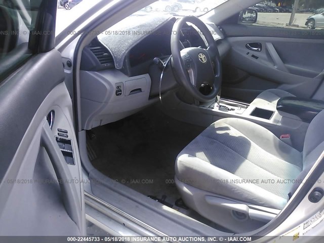 4T1BE46K39U316178 - 2009 TOYOTA CAMRY SE/LE/XLE SILVER photo 5