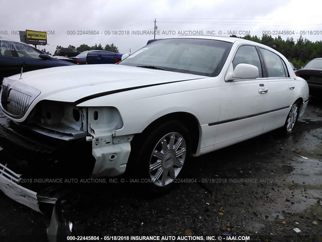 1LNHM82V77Y600858 - 2007 LINCOLN TOWN CAR SIGNATURE LIMITED WHITE photo 2