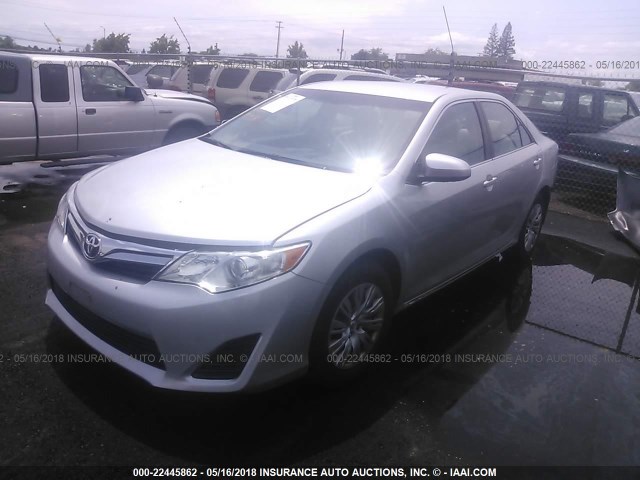4T4BF1FK0DR279486 - 2013 TOYOTA CAMRY L/SE/LE/XLE SILVER photo 2