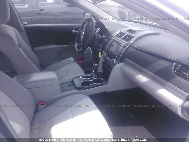 4T4BF1FK0DR279486 - 2013 TOYOTA CAMRY L/SE/LE/XLE SILVER photo 5