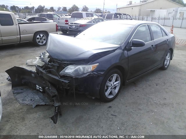 4T1BF1FK0DU270006 - 2013 TOYOTA CAMRY L/SE/LE/XLE 灰色 照片 2