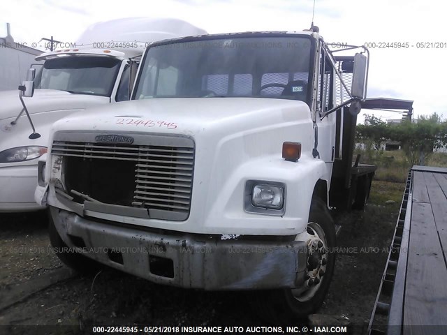 1FV6HFBA5TL686183 - 1996 FREIGHTLINER FL70  WHITE photo 2