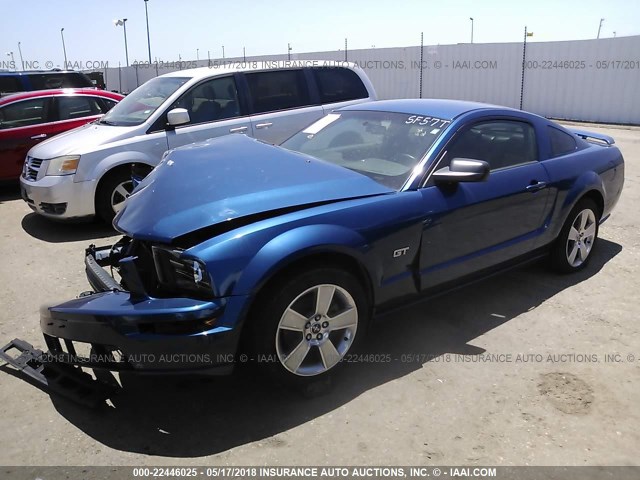 1ZVHT82H665172571 - 2006 FORD MUSTANG GT BLUE photo 2