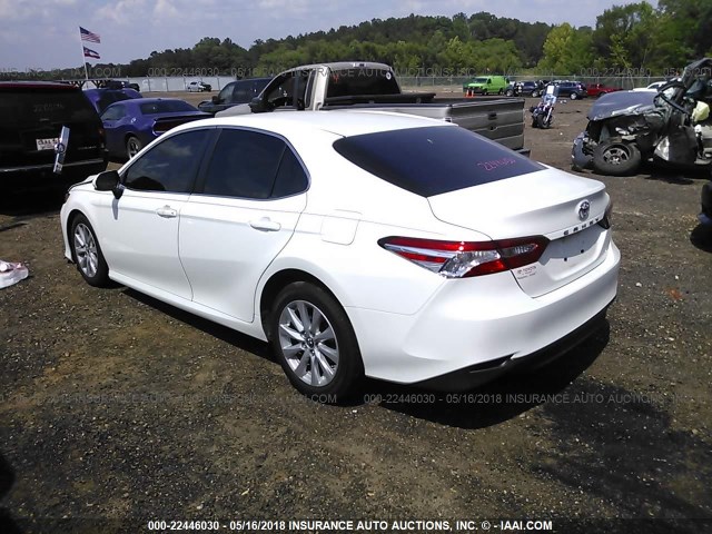 JTNB11HK4J3008731 - 2018 TOYOTA CAMRY L/LE/XLE/SE/XSE WHITE photo 3