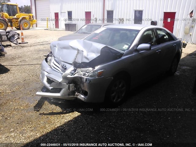 4T4BF3EK4BR186965 - 2011 TOYOTA CAMRY SE/LE/XLE 银色 照片 2