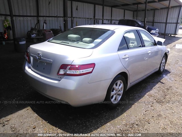 4T4BF3EK4BR186965 - 2011 TOYOTA CAMRY SE/LE/XLE SILVER photo 4