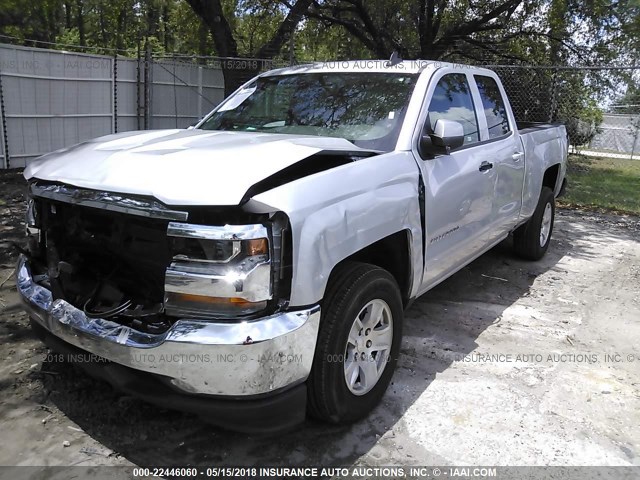 1GCRCREH9JZ157735 - 2018 CHEVROLET SILVERADO C1500 LT Silber Foto 2