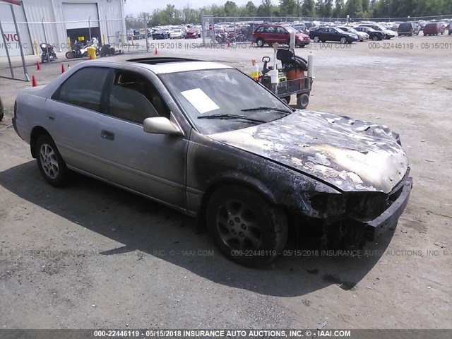 4T1BG22K6WU385656 - 1998 TOYOTA CAMRY CE/LE/XLE 金色 照片 1