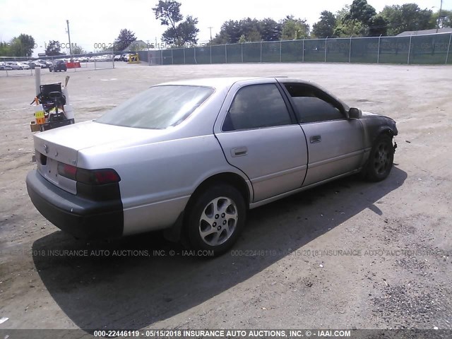 4T1BG22K6WU385656 - 1998 TOYOTA CAMRY CE/LE/XLE 金色 照片 4