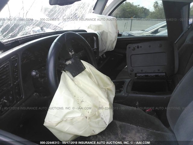 1GCHK23236F127966 - 2006 CHEVROLET SILVERADO K2500 HEAVY DUTY WHITE photo 5