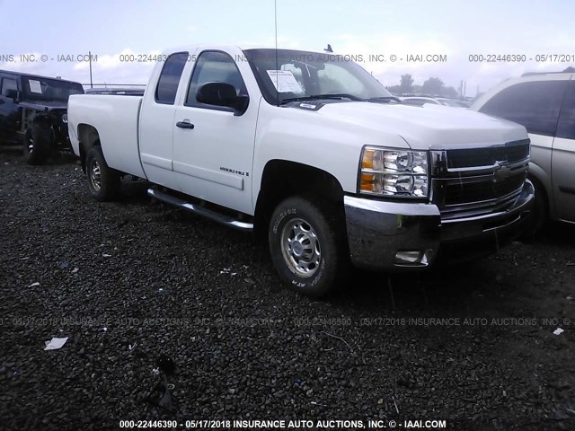 1GCHC29K18E113027 - 2008 CHEVROLET SILVERADO C2500 HEAVY DUTY WHITE photo 1