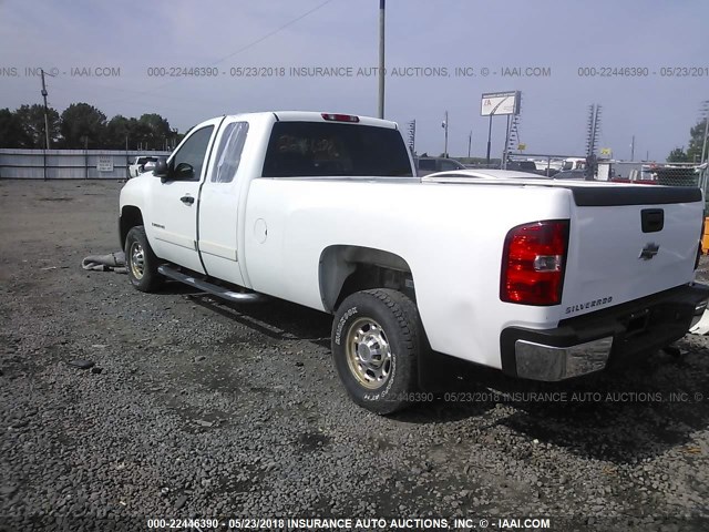 1GCHC29K18E113027 - 2008 CHEVROLET SILVERADO C2500 HEAVY DUTY WHITE photo 3